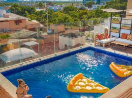 Nomads Hotel, Hostel & Rooftop Pool Cancun，位于坎昆的青旅