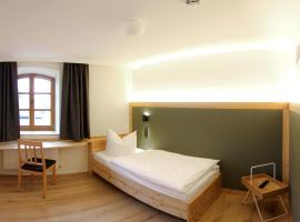 Hotel Bräuhof，位于Wallersdorf的酒店