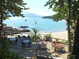 Bangalô com vista para o mar no condomínio Yacamim Ilhabela praia do Curral