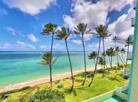 Stunning Ocean Views Condos in Oahu at Punaluu，位于Hauula的酒店