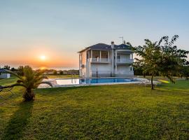 Olympos Sunset Residence - Mountain and Sea View，位于里托楚伦的酒店