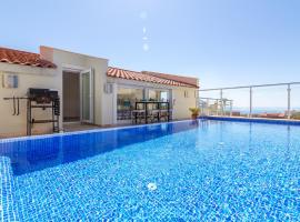 Dahlia Penthouse - Beautiful Luxurious Private Pool Fantastic Harbour Views，位于卡尔坎Kalkan Bus Station附近的酒店