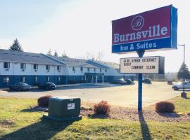 Burnsville Inn & Suites，位于伯恩斯维尔的酒店