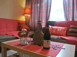 Feels like Home "Red Tulip"