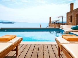 Golden King Villas，位于瓦西里亚斯的带按摩浴缸的酒店