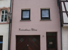 Ferienhaus Alina，位于贝尔恩卡斯特尔-库斯的酒店