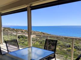 Ochre Point Beach House on Moana Seafront，位于Moana的酒店