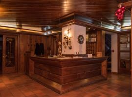 Al Sole Hotel Ristorante dal 1870，位于皮耶韦迪卡多雷的酒店