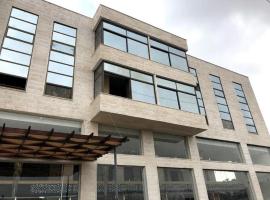 Al-Themar Hotel " Multaqa Al-Arab"，位于‘Ibbīn的酒店