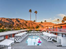 The Skylark, a Palm Springs Hotel，位于棕榈泉的酒店