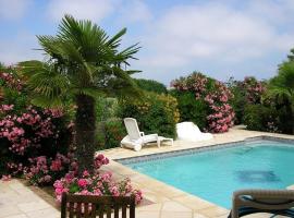 Villa avec piscine，位于阿格德角阿格德高尔夫附近的酒店