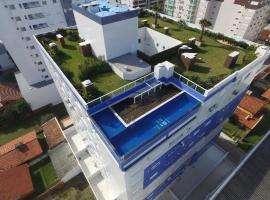 Excelente Apto Terraço Verde C/Vista Mar Piscina 3 D，位于卡庞达卡诺阿的带泳池的酒店