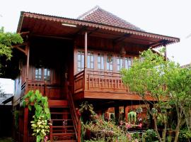 Oemah Kajoe Lembang，位于伦邦的木屋