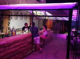 Le Grillon，位于莱斯维盖的酒店