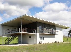 Lot113 Vineyard Accommodation，位于Upper Swan的酒店