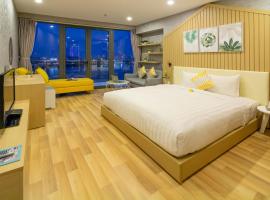 Happy Day Riverside Hotel & Spa Danang by Haviland，位于岘港的酒店