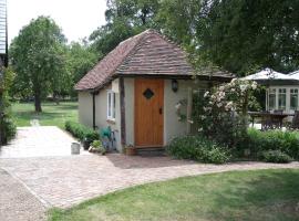 Wilderness B&B 3 Self Contained Rooms Nr Sissinghurst，位于黑德科恩的酒店
