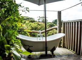 Freshwaterfarm Cottages - Muriwai，位于Waimauku的酒店