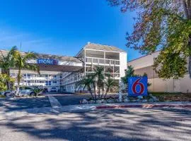 喷泉谷/亨廷顿海滩戴斯酒店&套房