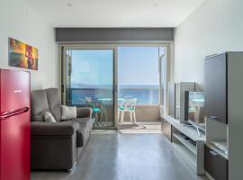 Frontline with Blue Views，位于大加那利岛拉斯帕尔马斯海洋诗篇水族馆附近的酒店