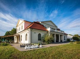 Tarnóca Kúria，位于Soponya的酒店