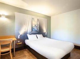 B&B HOTEL Pontault Combault，位于珀套特科姆博特的酒店