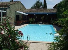 Logis Hotel Le Clos Des Souquets，位于Fabrezan的酒店
