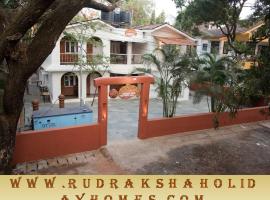 Rudraksha Holiday Homes，位于坎多林的旅馆