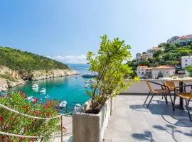 Seafront Apartment With Amazing Seaview