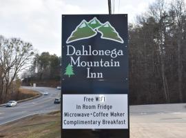 Dahlonega Mountain Inn，位于达洛尼加的酒店