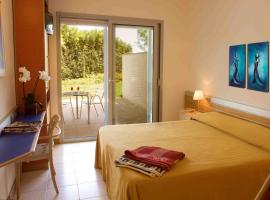 African Beach Hotel，位于曼弗雷多尼亚的酒店