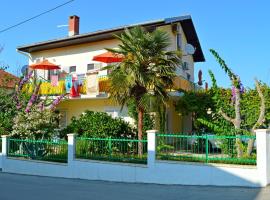 Apartment and Rooms Katica，位于比奥格勒·纳·莫鲁的酒店