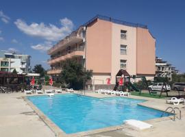 Hotel Black Sea - Breakfast, Pool & Free Parking，位于奥布佐尔的酒店