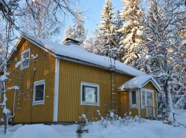 Old wooden house 20 min from Koli，位于Tuopanjoki的山林小屋