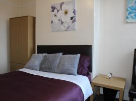 John St Town House - Self Catering - Guesthouse Style - Great Value Family and Double Rooms，位于沃金顿的酒店