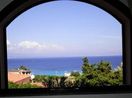 La Finestra Vista Corsica，位于圣特雷莎加卢拉的浪漫度假酒店