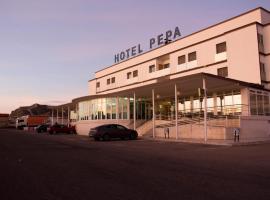 Hotel Pepa，位于Villafranca de Ebro的酒店
