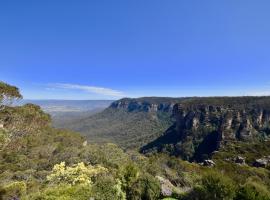 Amaroo Mountaintop Villa，位于肯图巴的带按摩浴缸的酒店