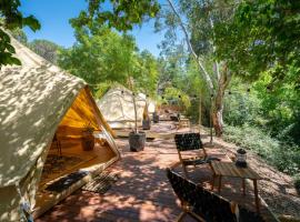Castlemaine Gardens Luxury Glamping，位于卡斯尔梅恩的酒店