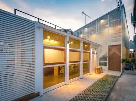 MORN-ING HOSTEL
