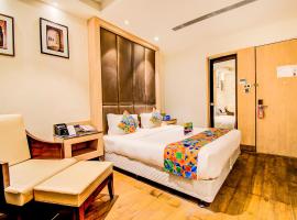 Hotel V Hazratganj，位于勒克瑙的酒店