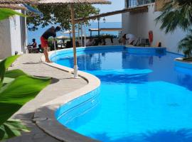 卡尼里海滩酒店，位于塞利亚尼蒂卡的酒店