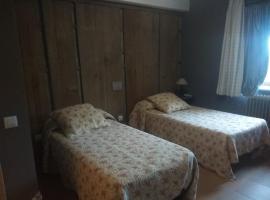 Hotel de Montaña El Travieso，位于坎德拉里奥的酒店