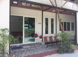 Nest hostel lipe，位于丽贝岛丽贝岛浮桥附近的酒店