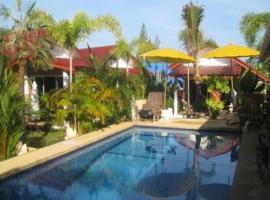 萨努克简易别墅酒店，位于拉威海滩的酒店