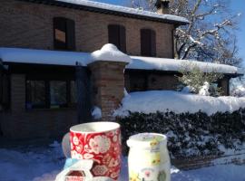 Il Castagneto，位于卡梅里诺的自助式住宿