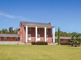 Rodeway Inn & Suites Walhalla，位于Walhalla的酒店