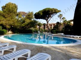 Magnifique Parc de la Presqu'île avec Piscine et Plage face à Porquerolles !，位于耶尔的度假村