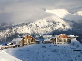 Les Cimes，位于萨莫安斯杜莫赛尔斯滑雪缆车附近的酒店