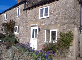 Hillocks Cottage, Kniveton，位于Kniveton的酒店